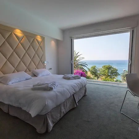 Hotel R