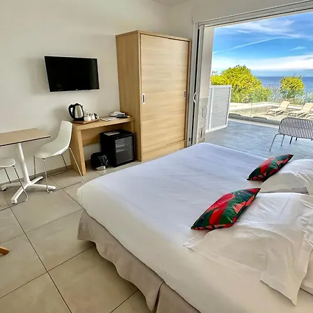 R Hotel 3*