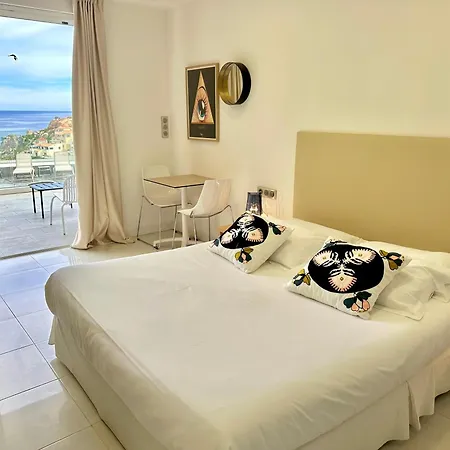 R Ξενοδοχείο