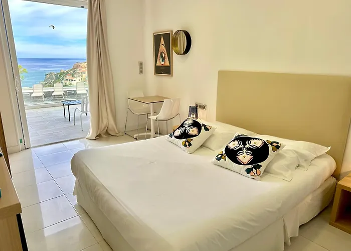 R Otel